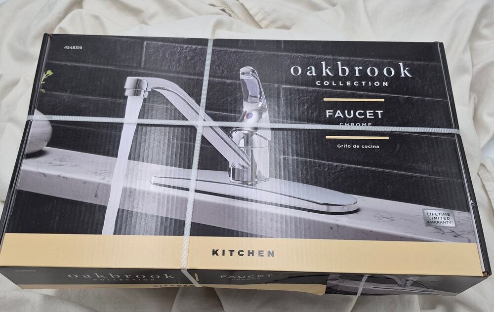 NEW Oakbrook Collection kitchen faucet polished chrome single-handle
